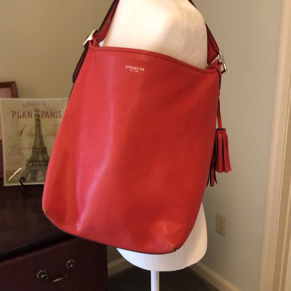 Get ready for spring with a beautiful coral handbag !! Coach Hobo bag - Picture 3 of 9